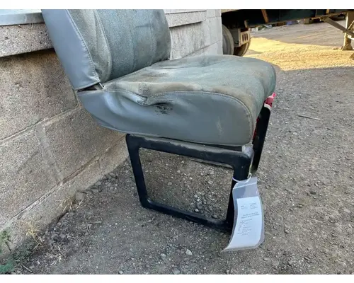 International 7600 Seat, Front