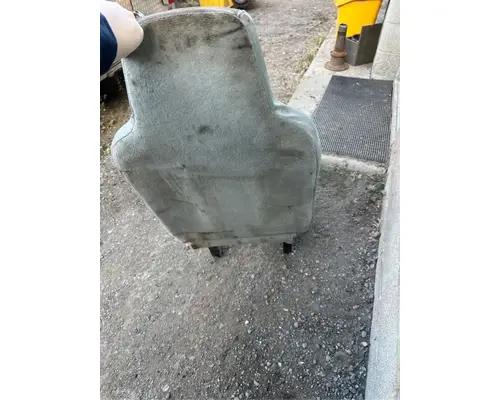 International 7600 Seat, Front