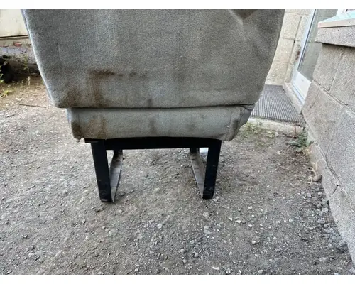 International 7600 Seat, Front