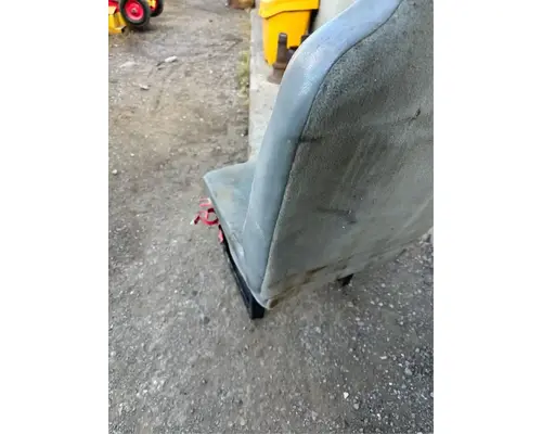 International 7600 Seat, Front