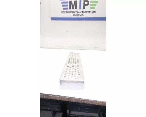 Step INTERNATIONAL 7600 Marshfield Transportation Products
