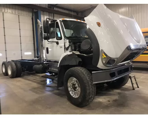 International 7600 Truck