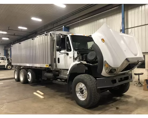 International 7600 Truck