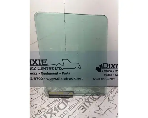 International 7600 Windshield Glass
