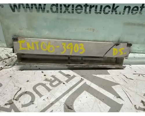 International 7600 Windshield Glass