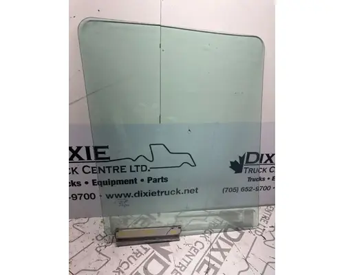 International 7600 Windshield Glass