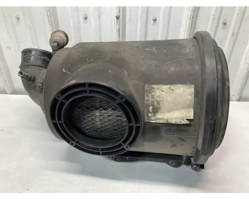 International 8100 Air Cleaner