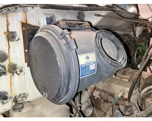 International 8100 Air Cleaner