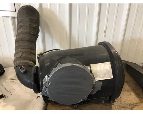 International 8100 Air Cleaner