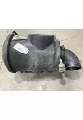 International 8100 Air Cleaner