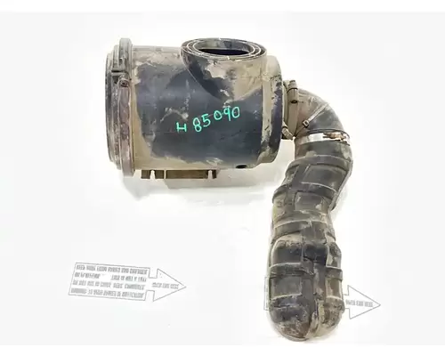International 8100 Air Cleaner