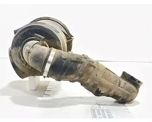 International 8100 Air Cleaner