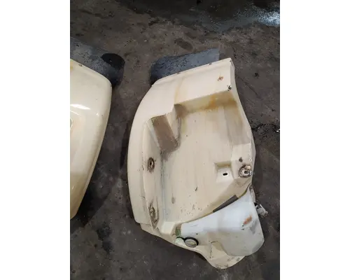 Fender INTERNATIONAL 8100 Truck Salvage International Inc