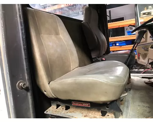 International 8200 Seat (non-Suspension)