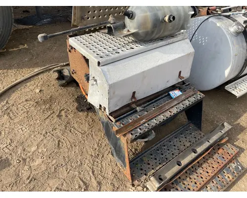 Battery Box INTERNATIONAL 8600 Truck Salvage International Inc