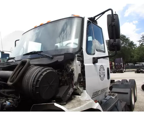 Cab INTERNATIONAL 8600 LKQ Heavy Truck - Tampa