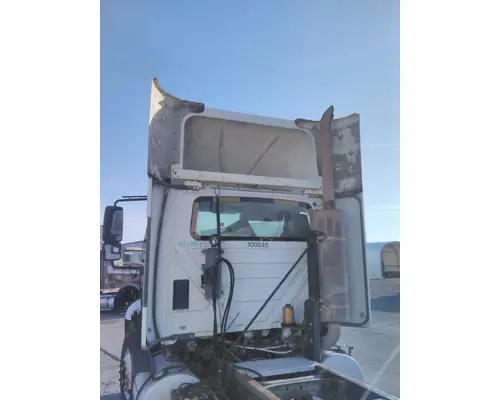 Cab INTERNATIONAL 8600 LKQ Heavy Truck - Tampa
