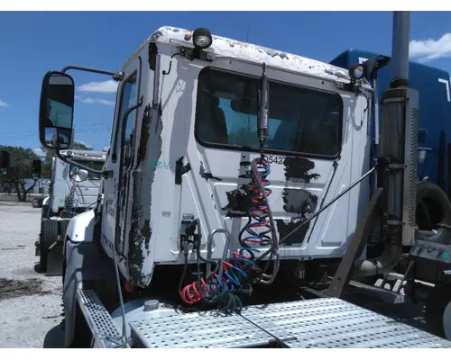 Cab INTERNATIONAL 8600 LKQ Heavy Truck - Tampa