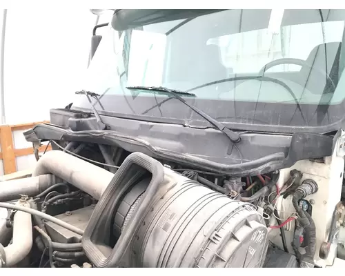 International 8600 Cowl