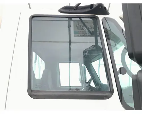 Door Glass, Front International 8600 Vander Haags Inc Cb