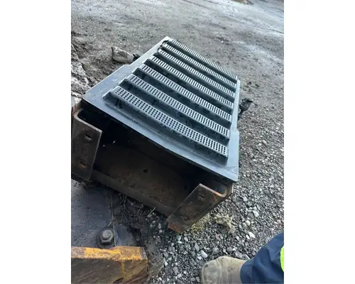 International 9100I Battery Box