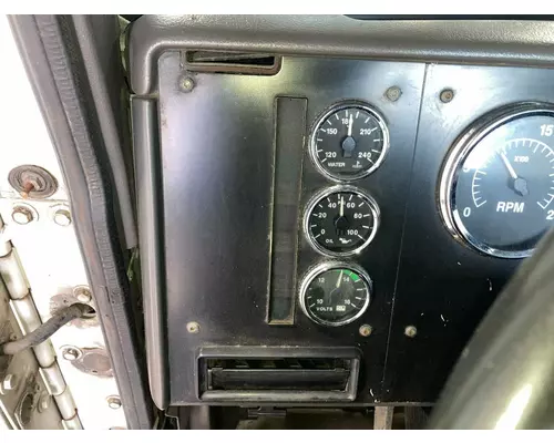International 9100 Dash Assembly