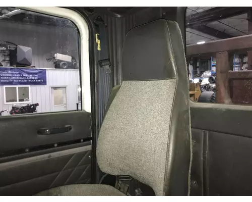 International 9100 Seat (non-Suspension)