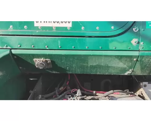International 9200I Cowl