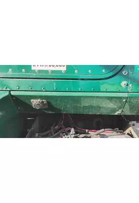International 9200I Cowl