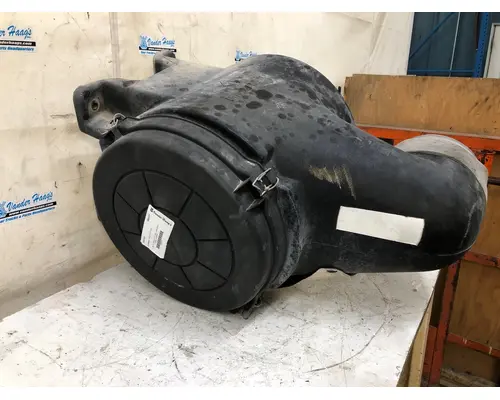 International 9200 Air Cleaner