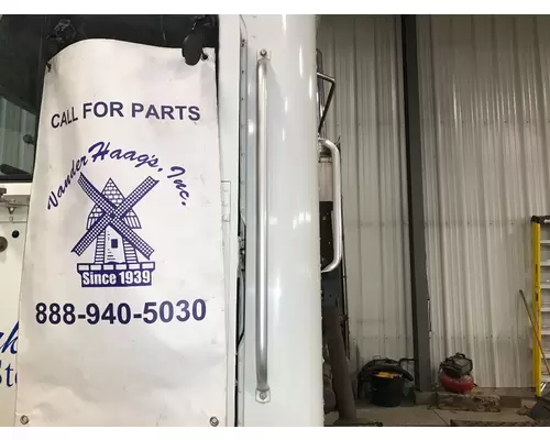 International 9200 Body, Misc. Parts