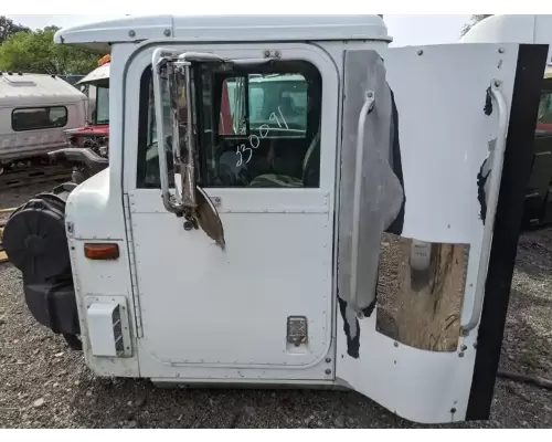 International 9200 Cab