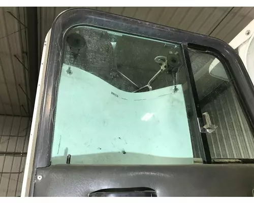 International 9200 Door Glass, Front