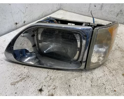 International 9200 Headlamp Assembly