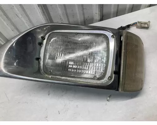 International 9200 Headlamp Assembly