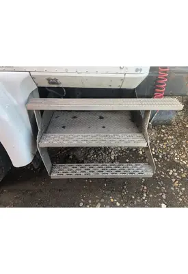 International 9200 Step (Fuel Tank, Fairing