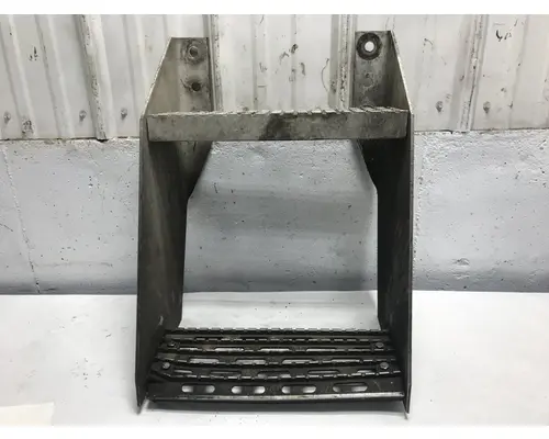 International 9200 Step (Fuel Tank, Fairing