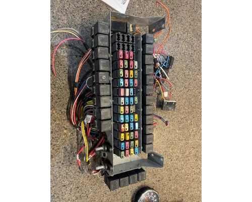 Fuse Box INTERNATIONAL 9200I Truck Salvage International Inc