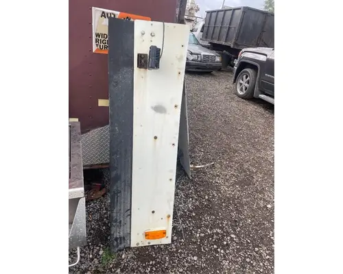 Side Fairing International 9200I Dixie Truck Centre