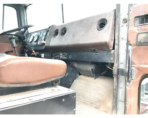 International 9300 Dash Assembly