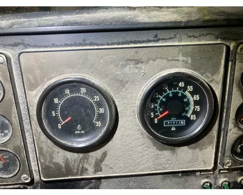 International 9300 Instrument Cluster