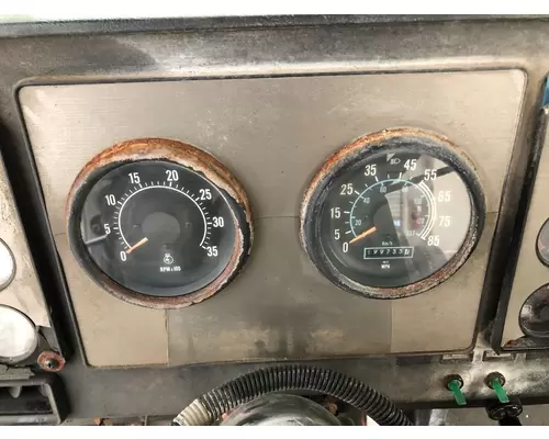 International 9300 Instrument Cluster