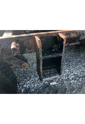 International 9300 Step (Fuel Tank, Fairing