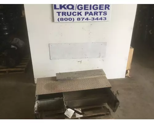 Tool Box INTERNATIONAL 9300 LKQ Geiger Truck Parts