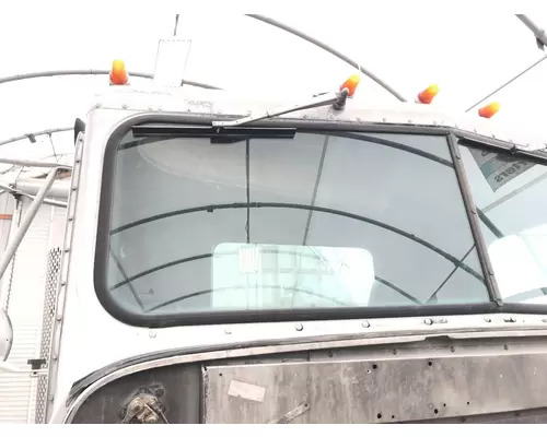 International 9300 Windshield Glass