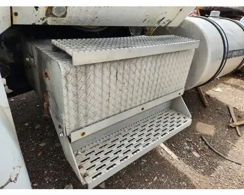 International 9400I Battery Box