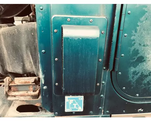 International 9400 Hood Side Vent