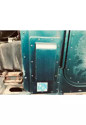 International 9400 Hood Side Vent
