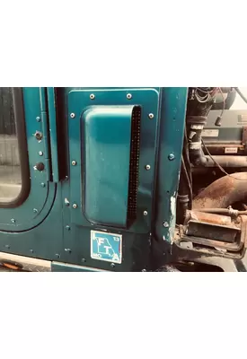 International 9400 Hood Side Vent