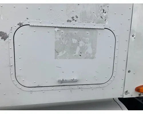 International 9400 Sleeper Door